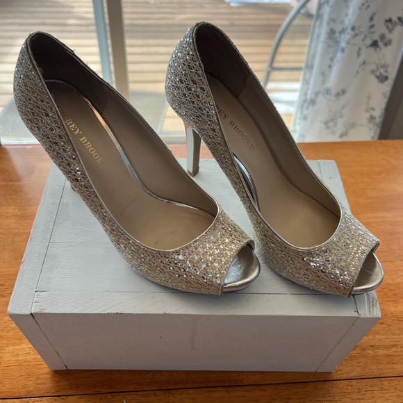 Brooks Gold/Silver Peep Toe Heels - Picture 1 of 4